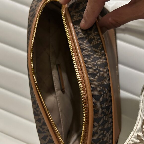 Michael Kors Jet Set Large Signature Logo Crossbody Bag - Picture 4 of 6